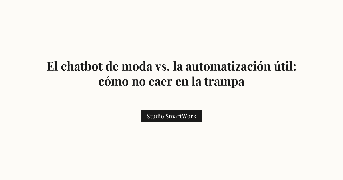 Pantalla de ordenador mostrando un chatbot genérico en la esquina de una web mientras un dueño de negocio mira con escepticismo